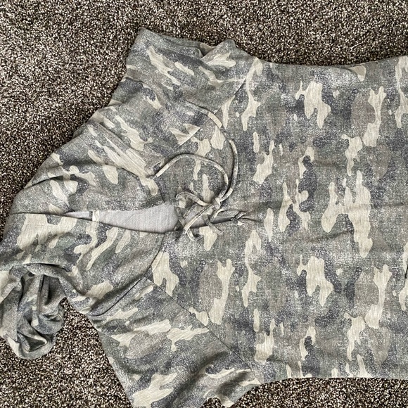 NWOT Camo Tunic hoddie - Picture 3 of 3